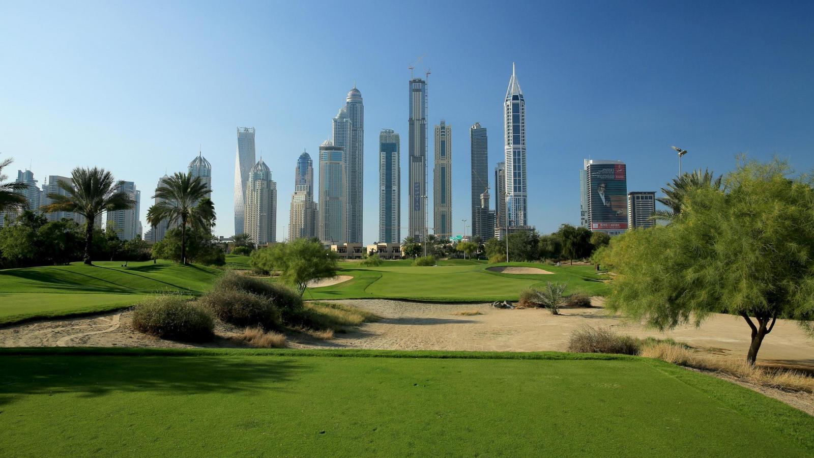 Dubai green. Дубай Грин Хиллс. Гольф ОАЭ. Emirates Golf Club. ОАЭ зелень.