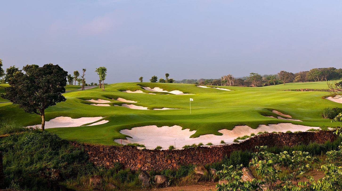 Blackstone Country Club: Black Stone, Courses